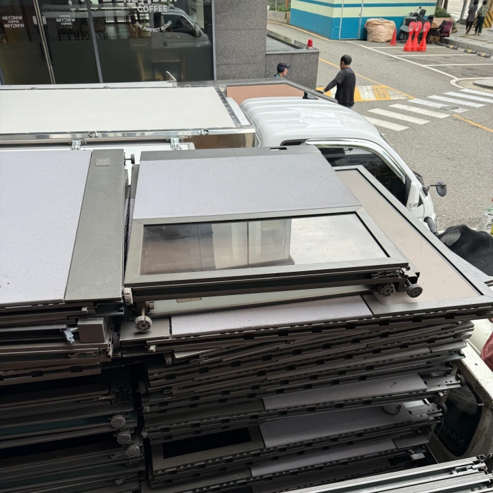 사무실 파티션 및 책상 수거