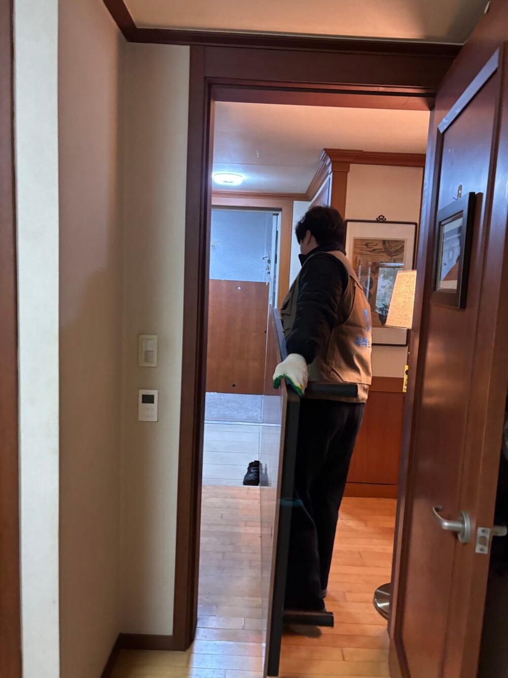 돌침대 프레임 해체 및 운반 (공구 활용)